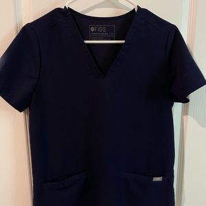 Navy blue Figs Casma top. Xs